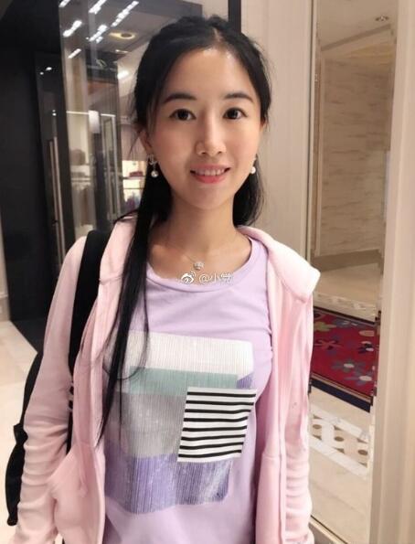 翟欣欣图片合集 翟欣欣照片曝光 美女学霸多次婚骗经历