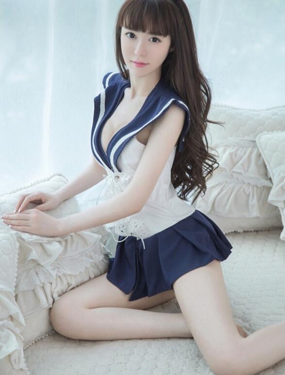 YY星妹妹曝性感学生制服照