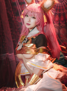 网络美女铁板烧鬼舞w微露小蛮腰COSPLAY九尾妖狐玉藻前