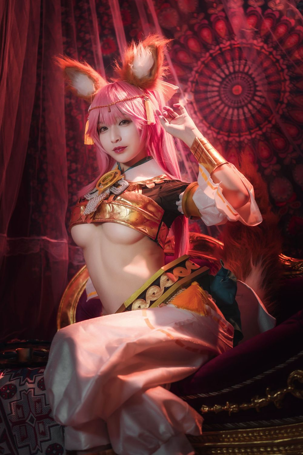 网络美女铁板烧鬼舞w微露小蛮腰COSPLAY九尾妖狐玉藻前